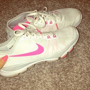 White & Pink Nike’s
